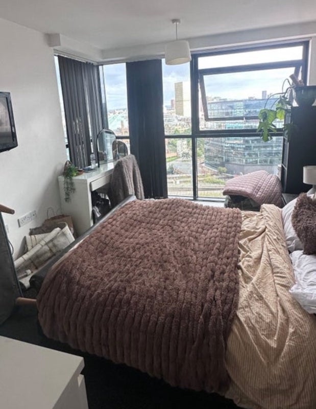 Room Mirabel Street in Manchester