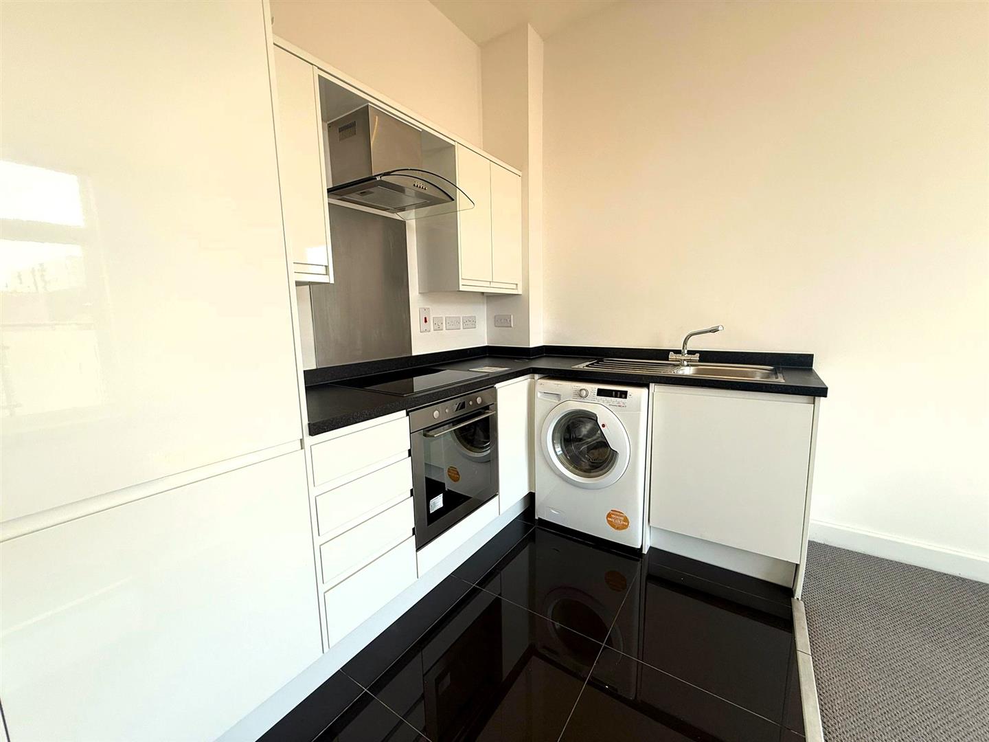 Flat Knoll Road in Surrey Heath