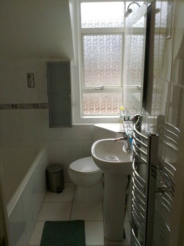 Room Henchman Street in Greater London