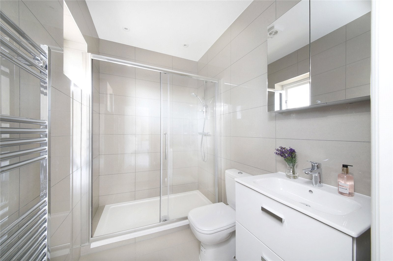 Flat Clarence Road in Greater London