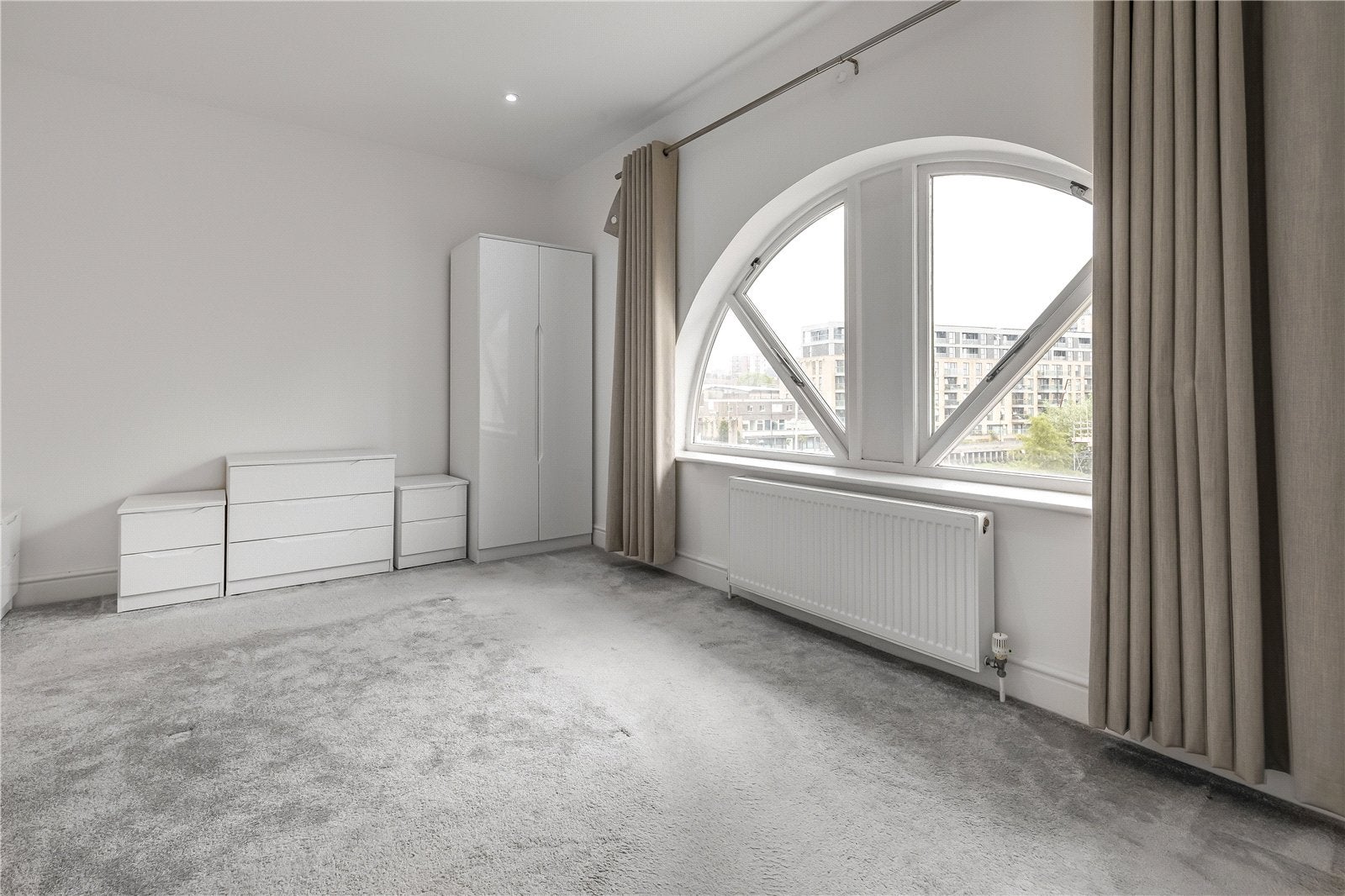 Flat Clarence Road in Greater London