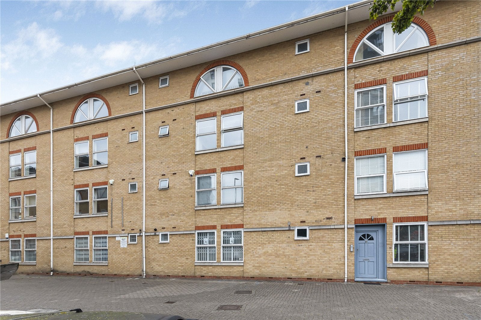 Flat Clarence Road in Greater London