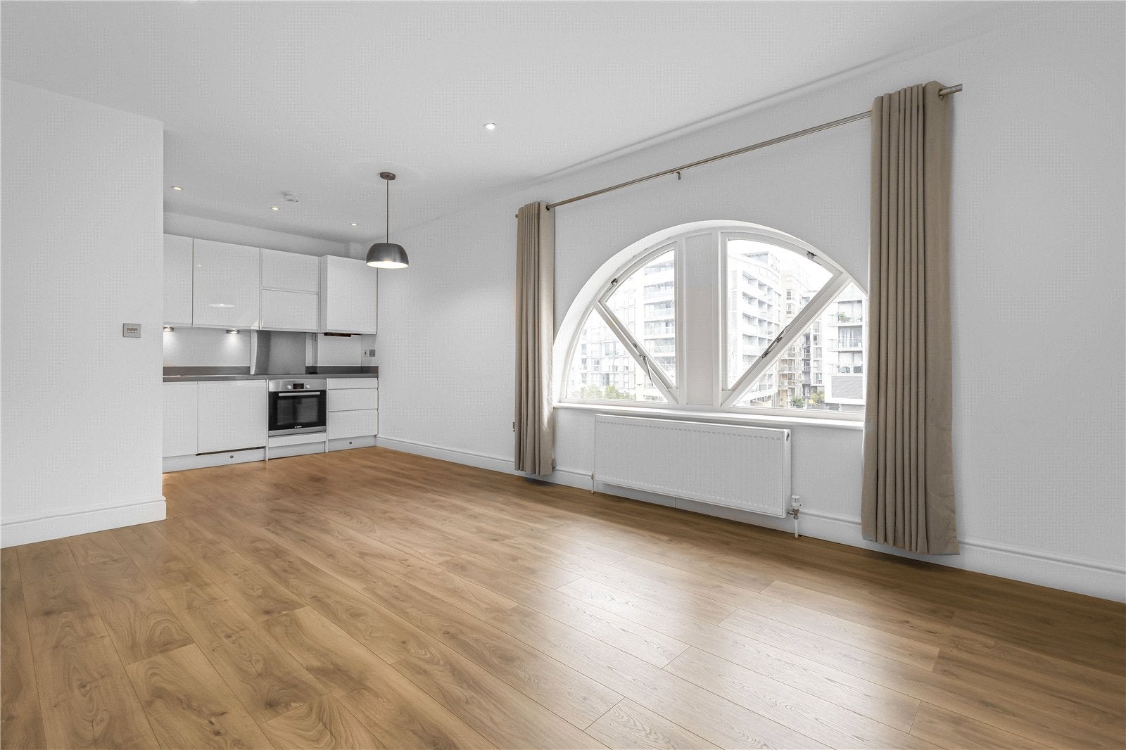Flat Clarence Road in Greater London