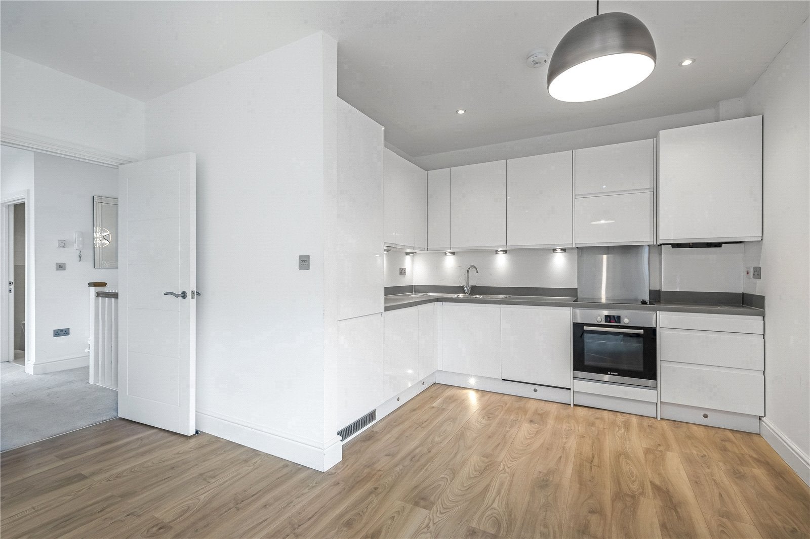Flat Clarence Road in Greater London