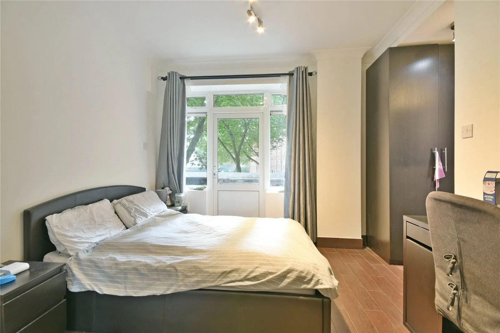 Flat Godwin Court in Greater London