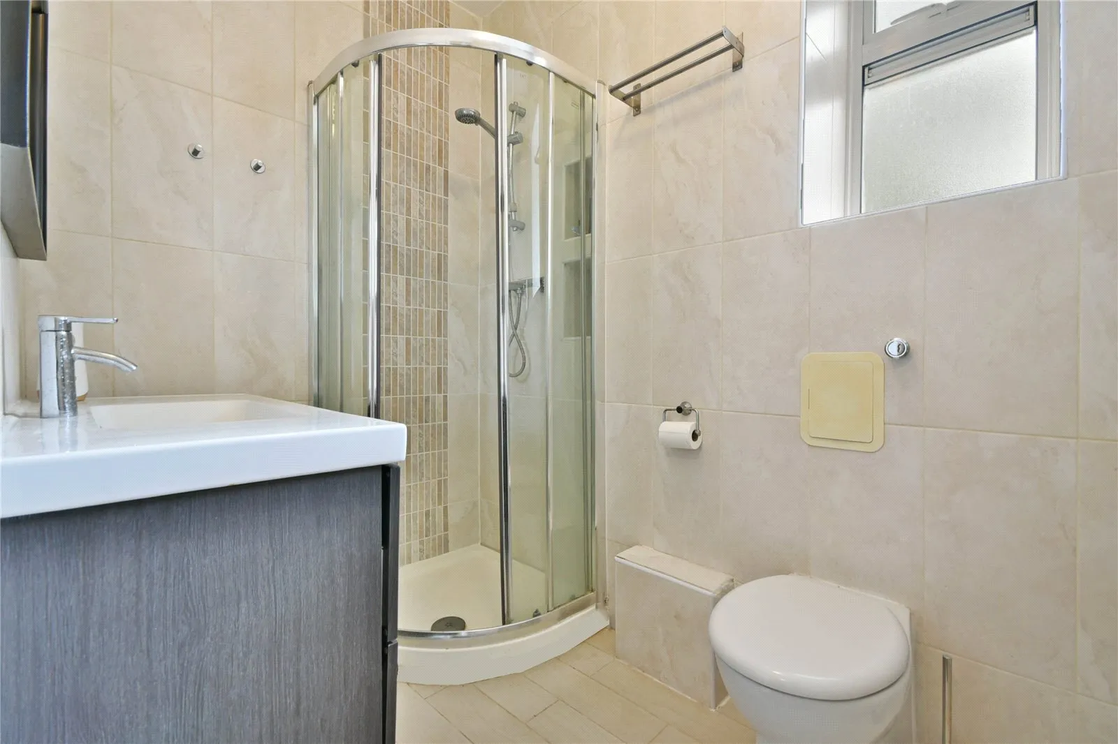 Flat Godwin Court in Greater London