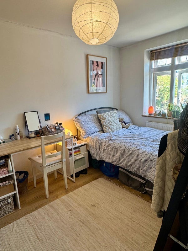 Room Downham Road in Greater London