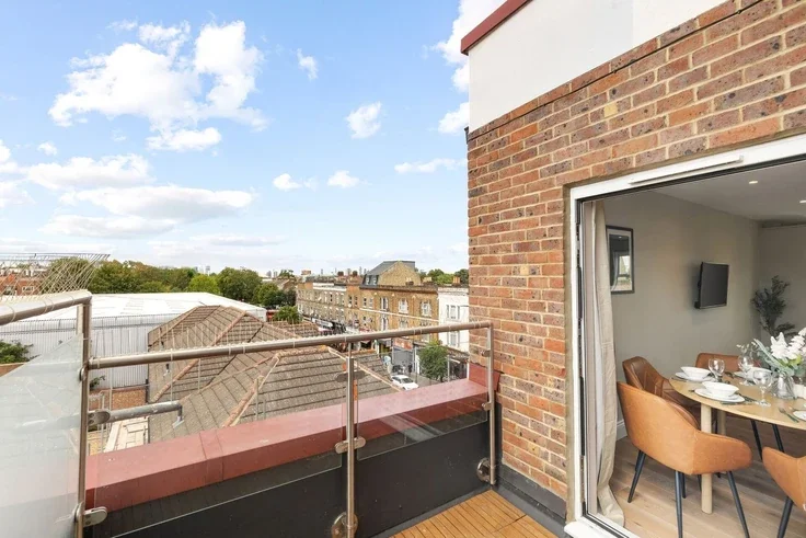 Flat Tulse Hill in Greater London