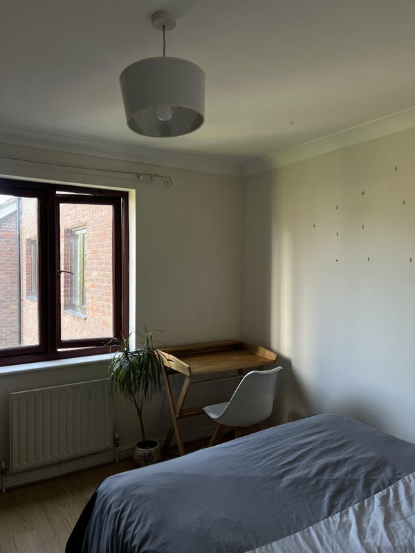 Room Downs Road in Greater London