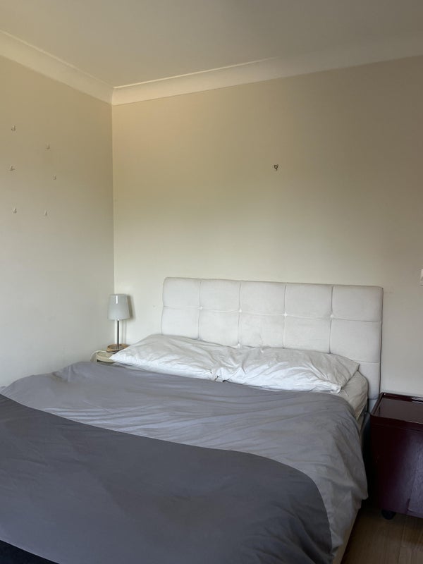 Room Downs Road in Greater London