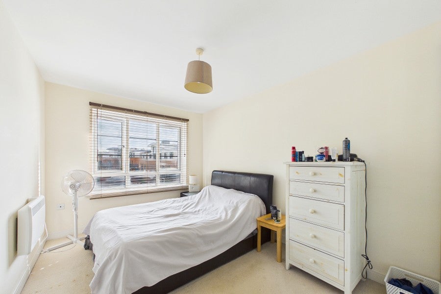 Flat Wallis Square in Rushmoor