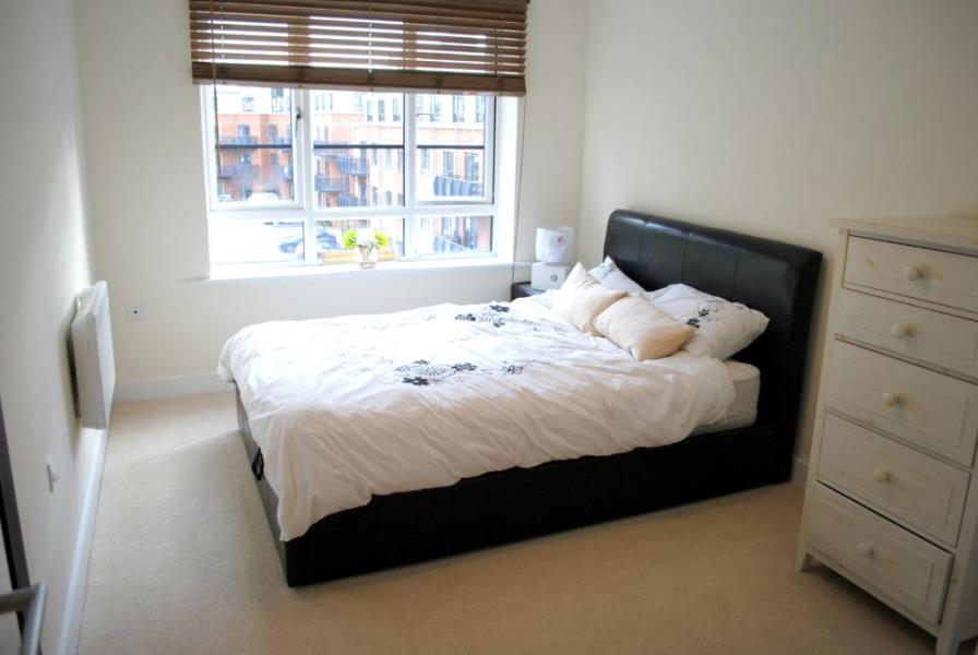 Flat Wallis Square in Rushmoor