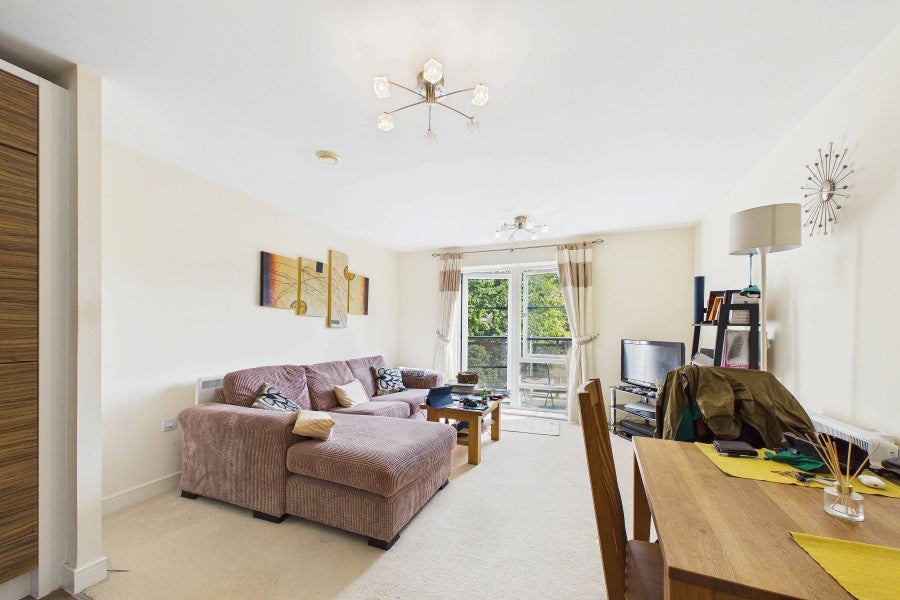 Flat Wallis Square in Rushmoor