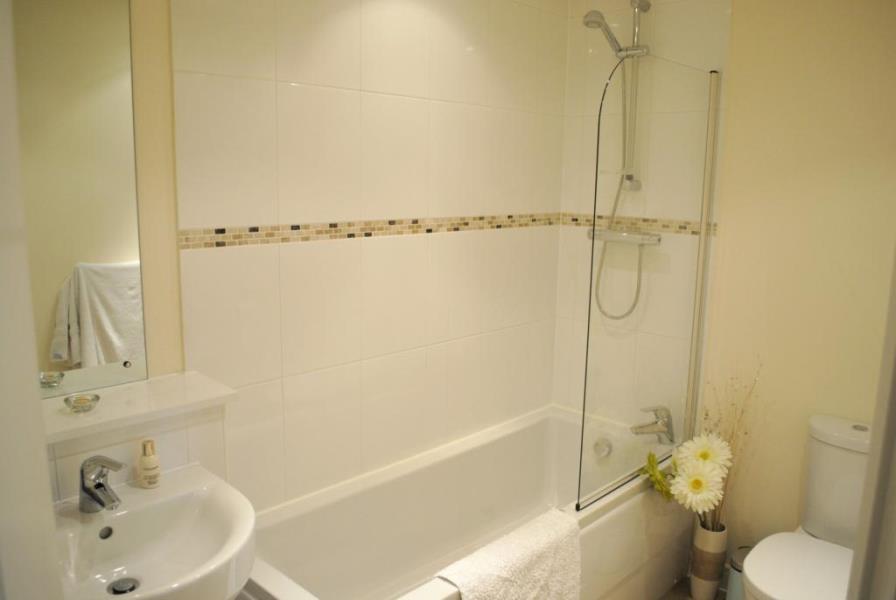 Flat Wallis Square in Rushmoor