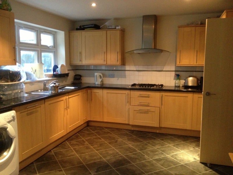 Room Heathcote Grove in Greater London