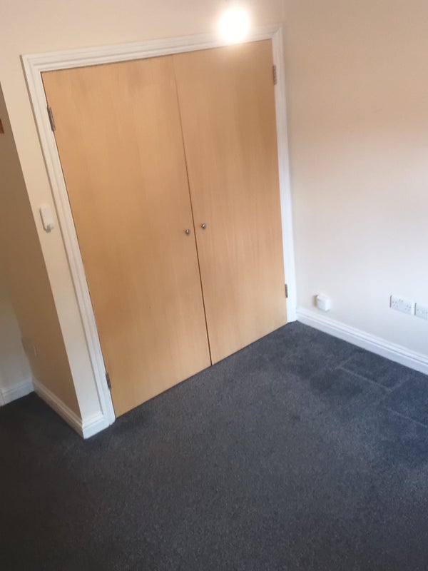 Room Heathcote Grove in Greater London