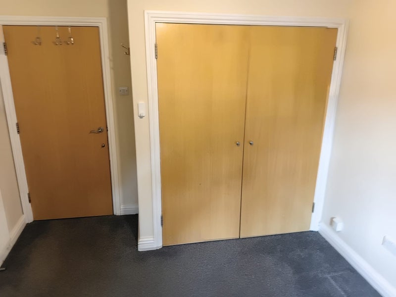 Room Heathcote Grove in Greater London