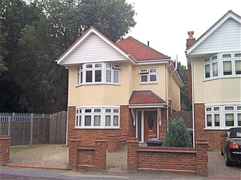 Room Heathcote Grove in Greater London