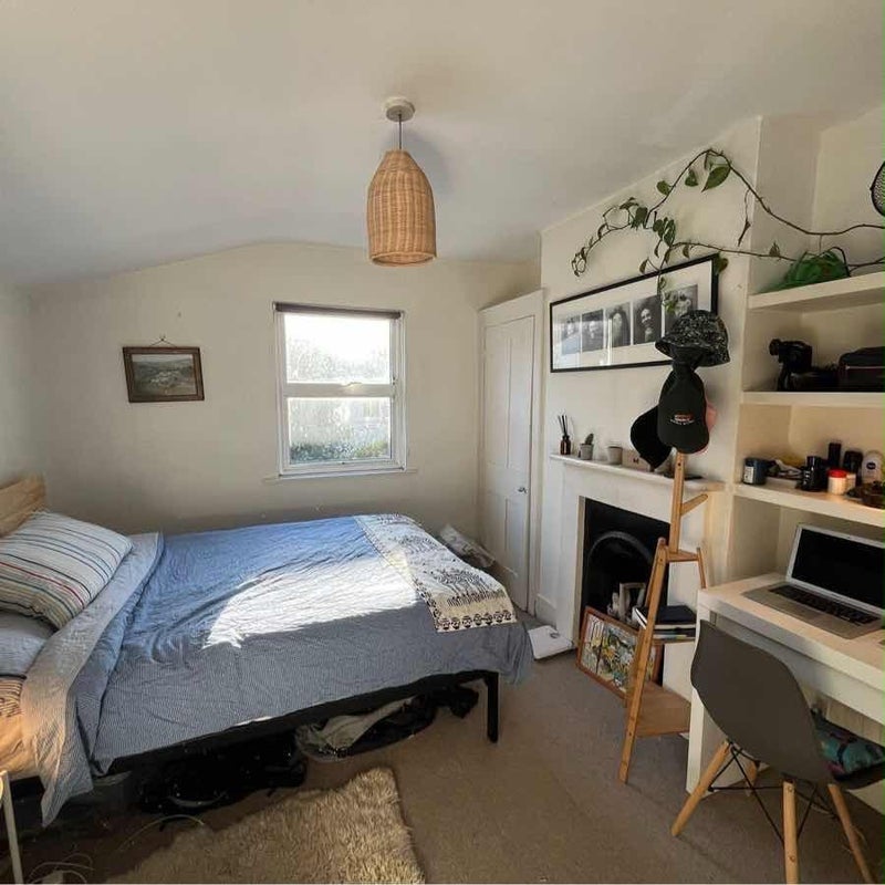 Room Khyber Road in Greater London