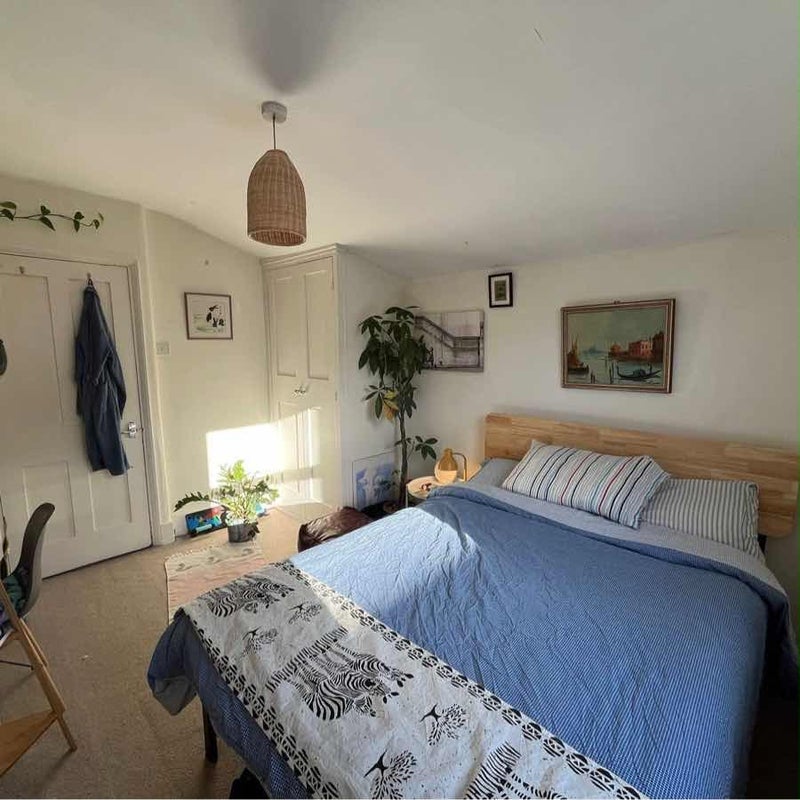 Room Khyber Road in Greater London