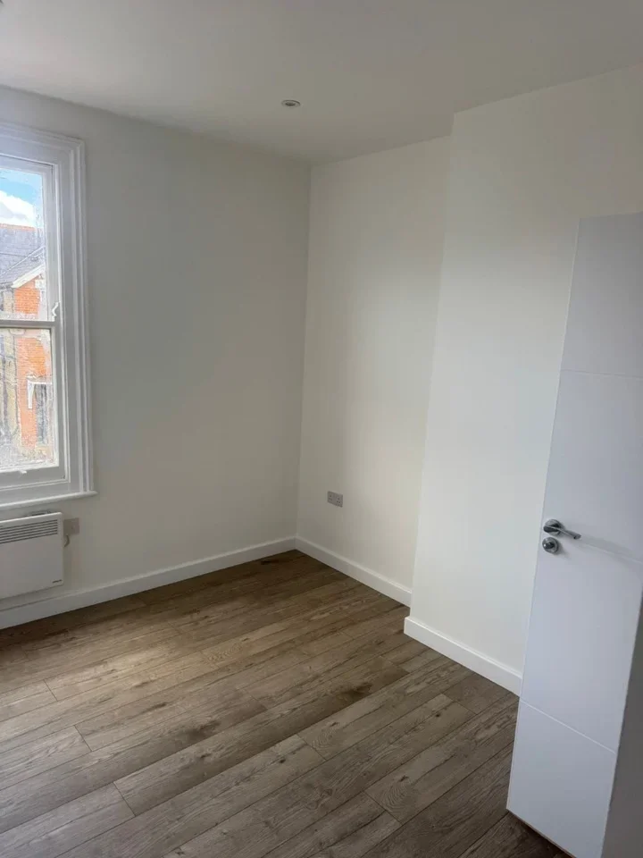Flat Westbury Road in Greater London