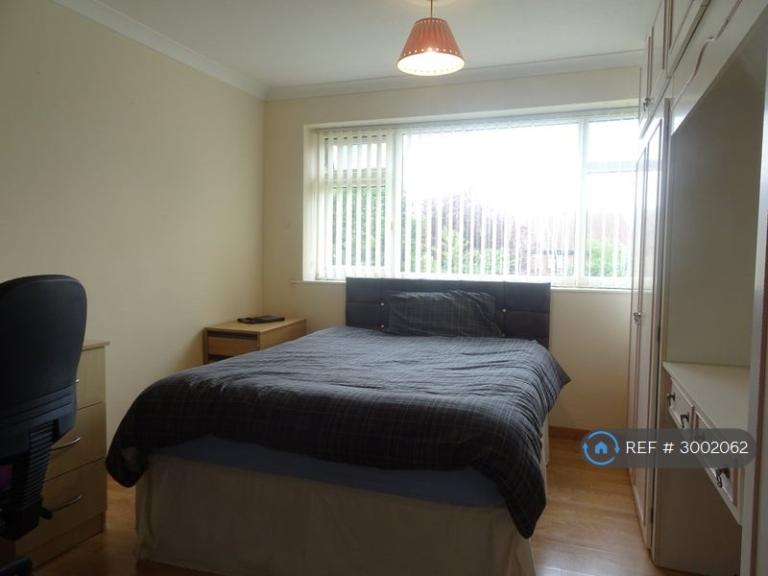 Room St Helen's Road in Royal Leamington Spa