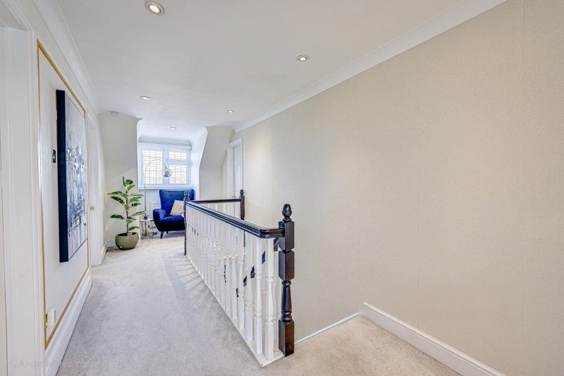 Room Highlands Road in Basildon