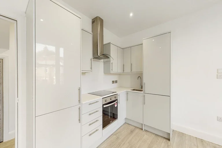 Flat Walm Lane in Greater London