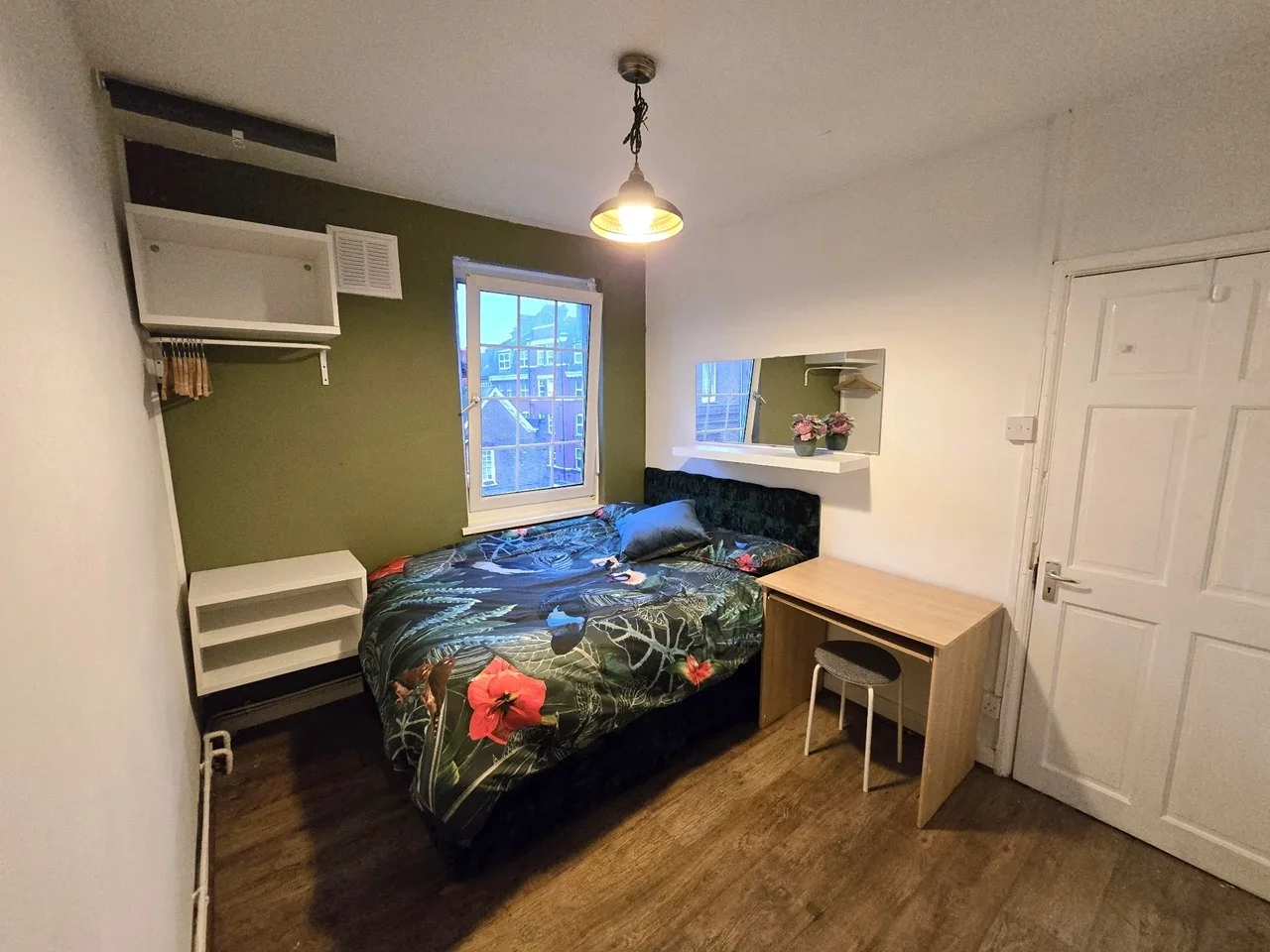 Room Bethnal Green Estate in Greater London
