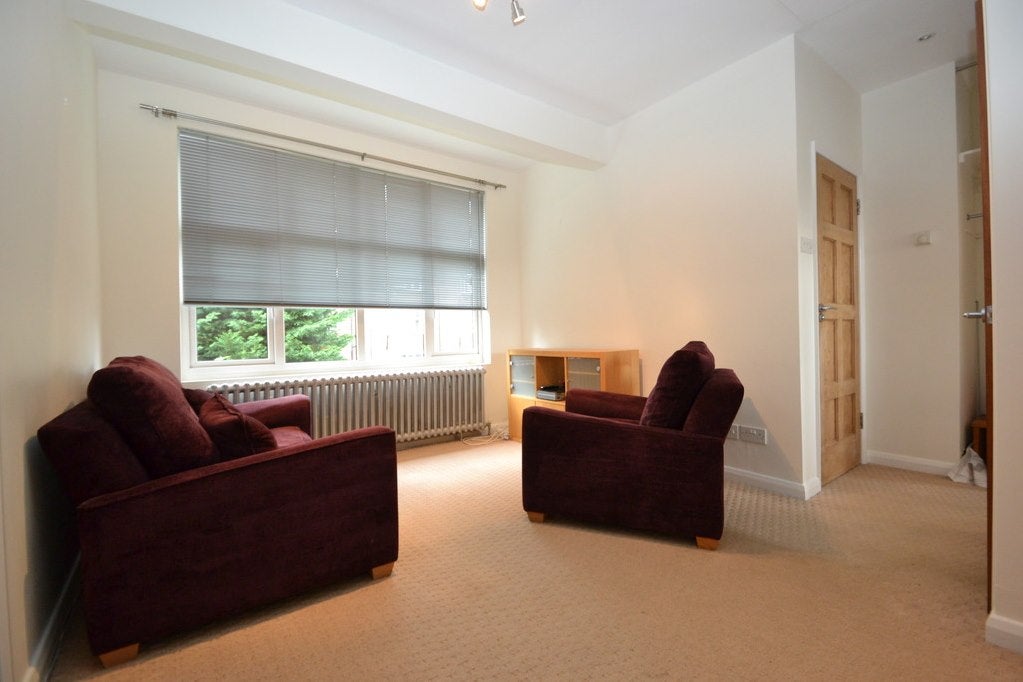 House Grove Road in Greater London
