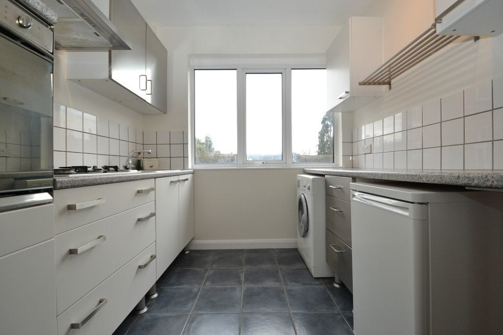 House Grove Road in Greater London