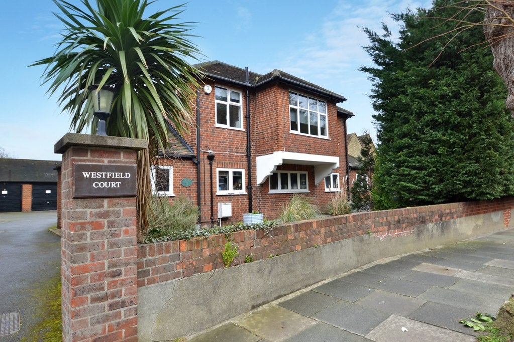 House Grove Road in Greater London
