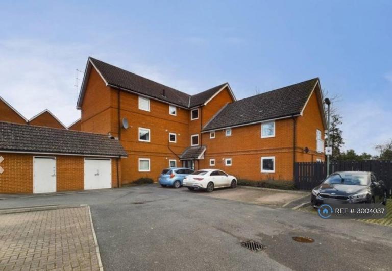 Flat Victory Close in Borough of Spelthorne