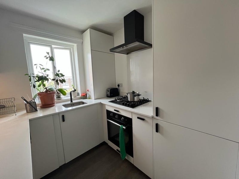 Room Beaumont Crescent in Greater London