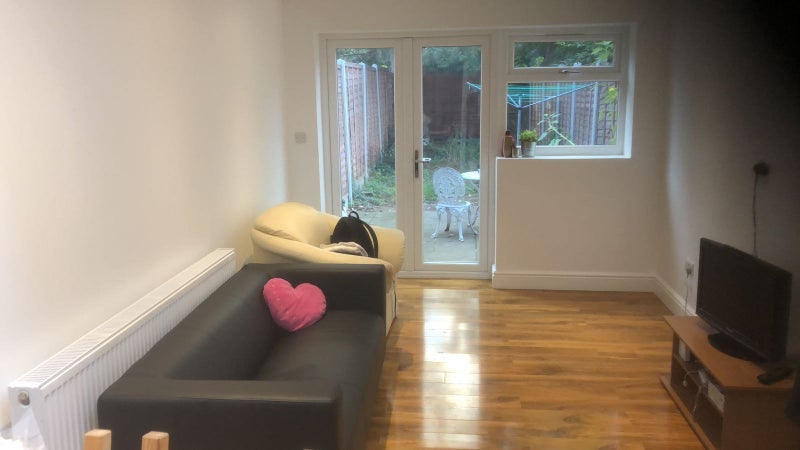 Room College Park Close in Greater London