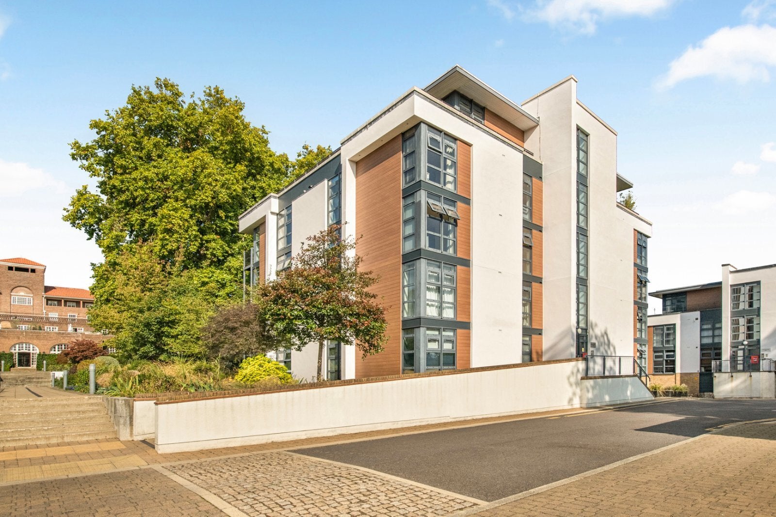Flat Whitelands Crescent in Greater London