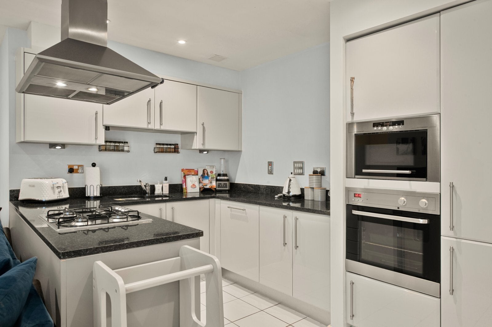 Flat Whitelands Crescent in Greater London