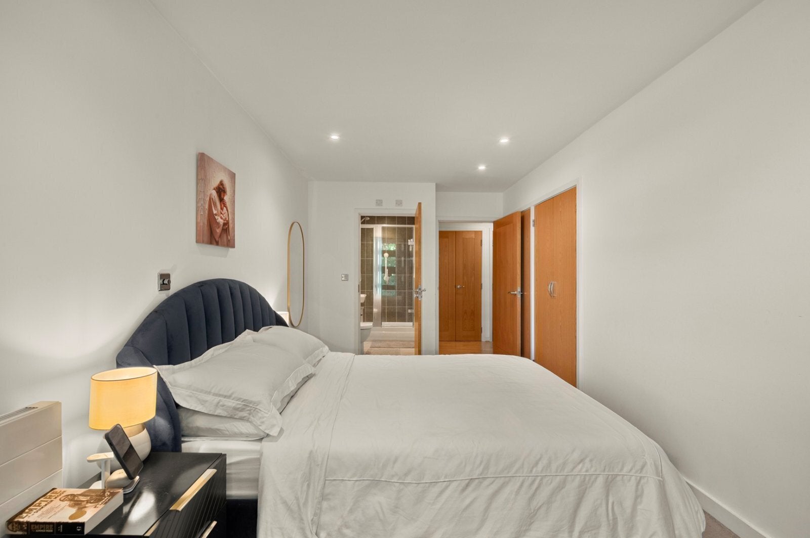 Flat Whitelands Crescent in Greater London