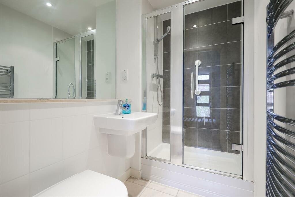 Flat Whitelands Crescent in Greater London