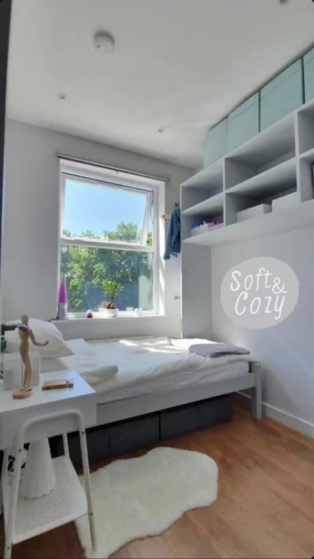 Room Downhills Way in Greater London