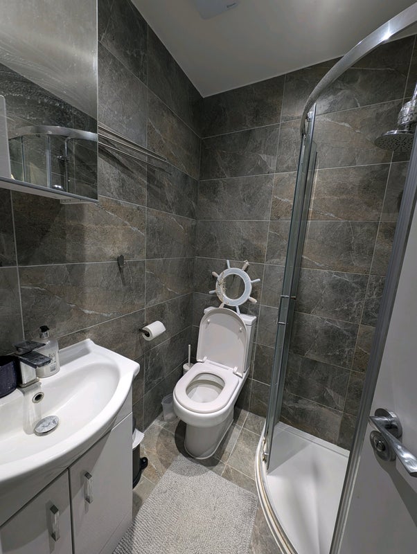 Room Downhills Way in Greater London