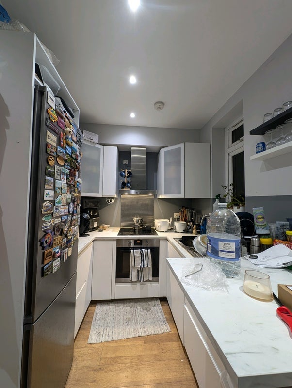 Room Downhills Way in Greater London