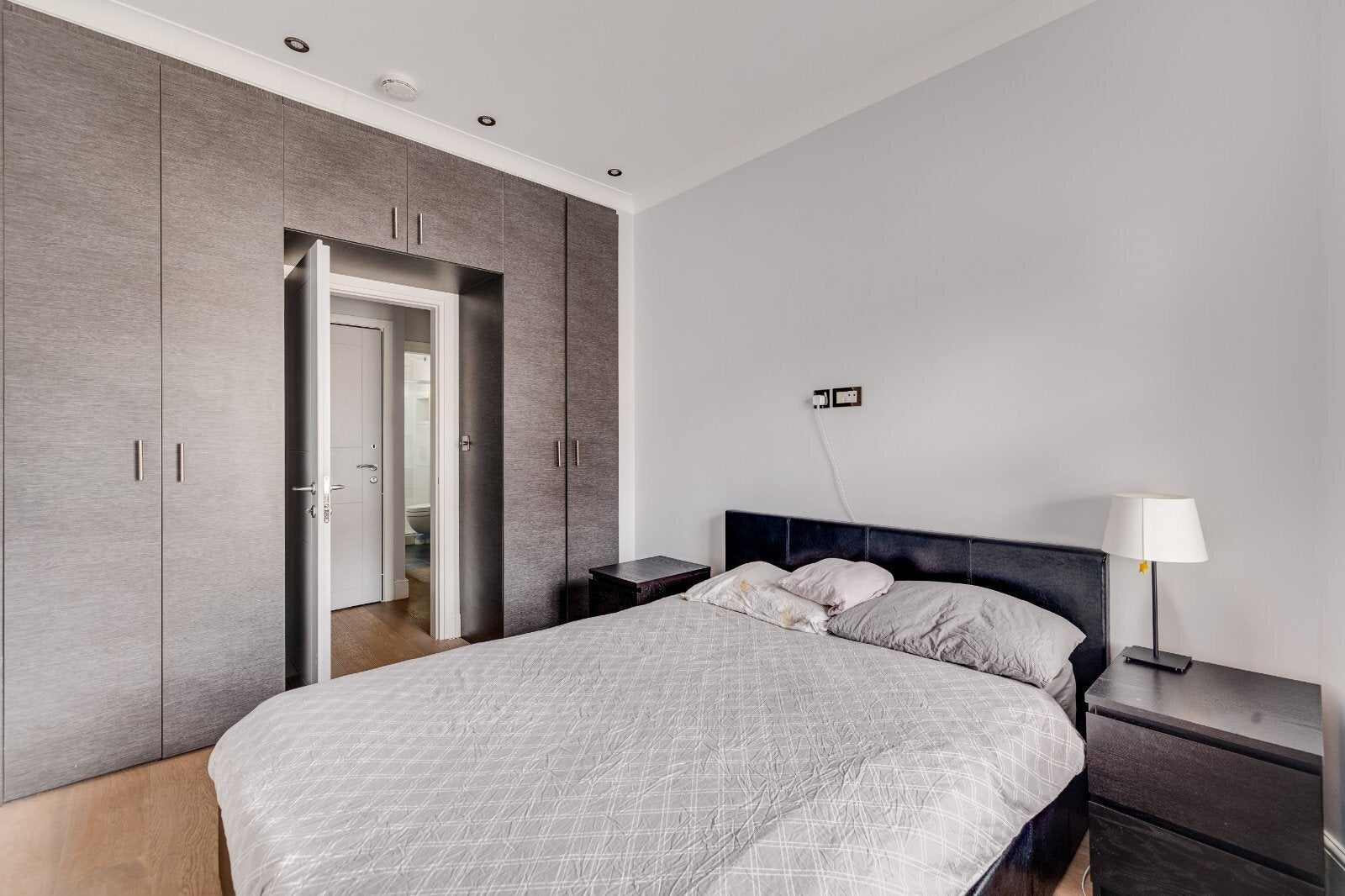 Flat Lillie Road in Greater London
