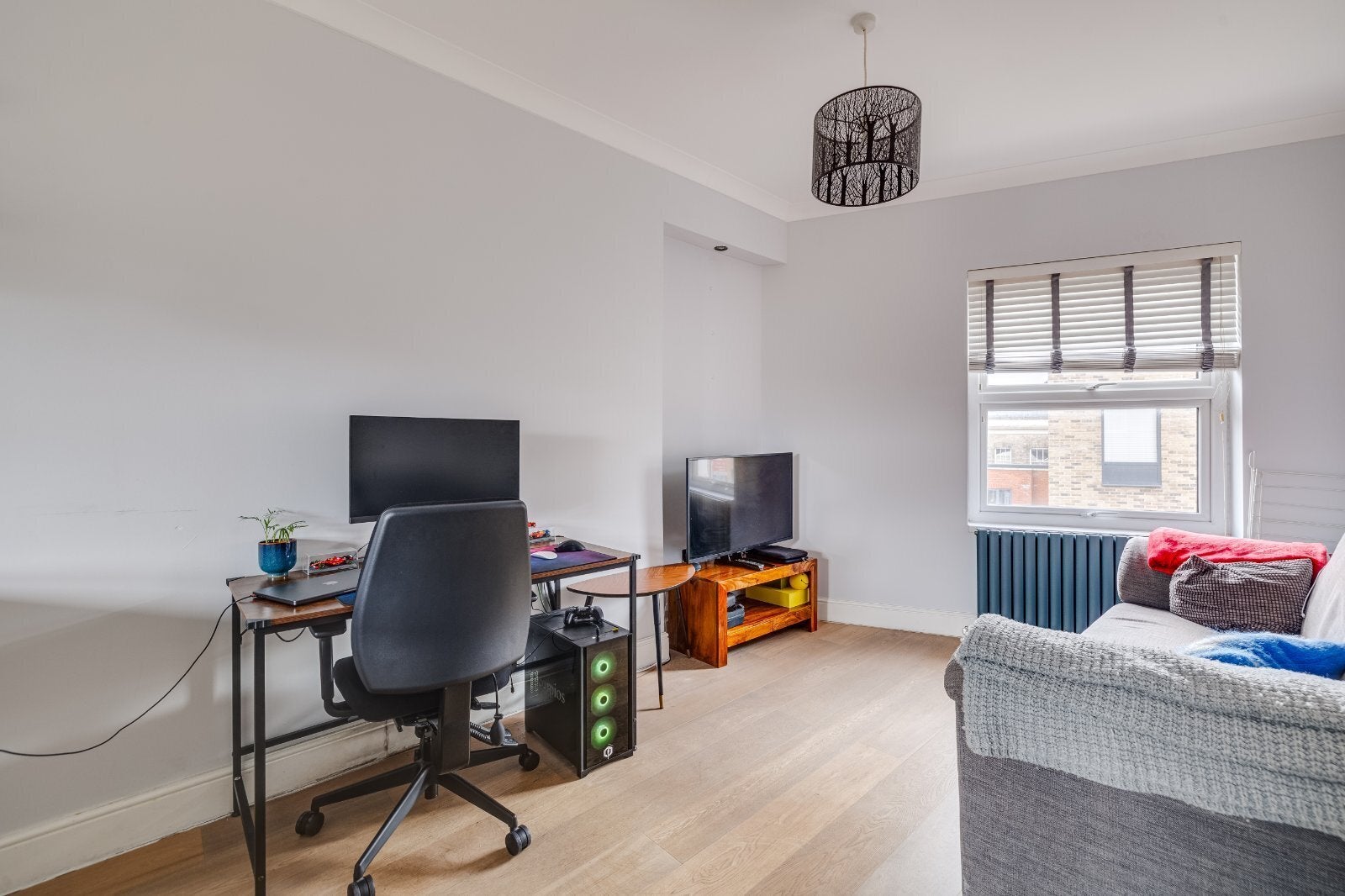 Flat Lillie Road in Greater London