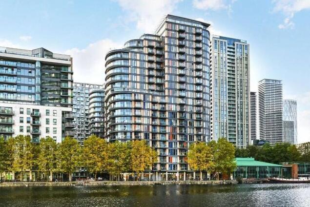 Flat Millharbour in Greater London