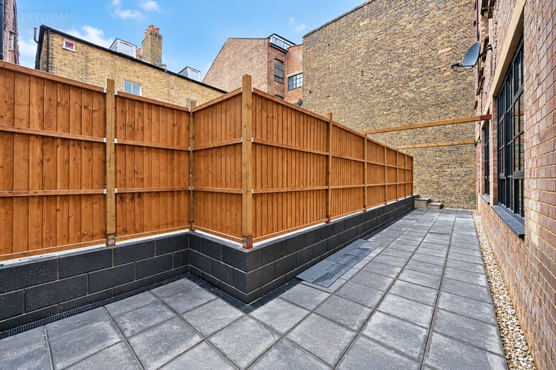 Room Tudor Grove in Greater London