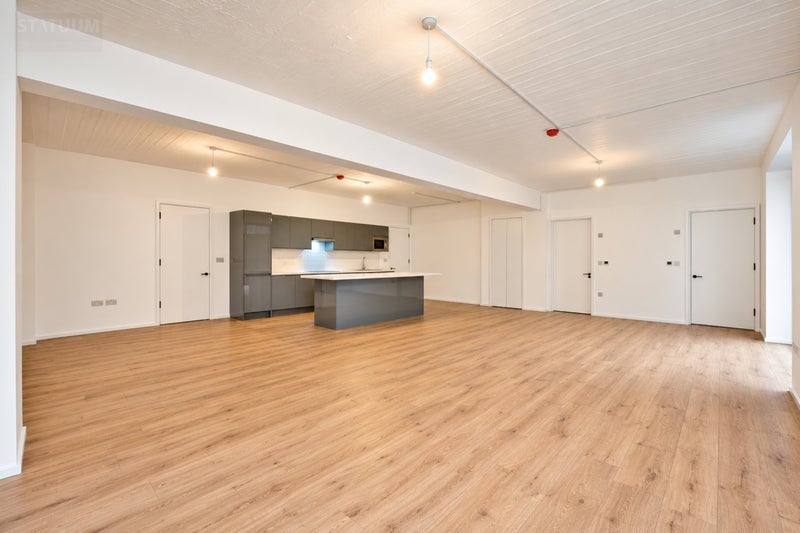 Room Tudor Grove in Greater London