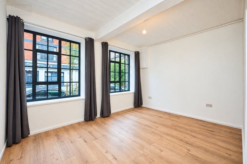 Room Tudor Grove in Greater London