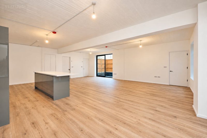 Flat Tudor Grove in Greater London