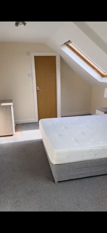 Room Murieston Road in City of Edinburgh